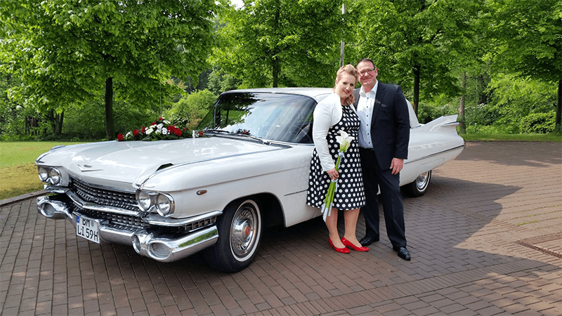 Cadillac als Oldtimer für Ihre Hochzeit mit Chauffeur mieten