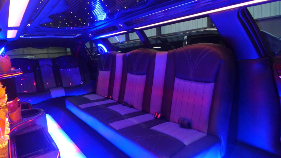 Lincoln Town Car Stretchlimousine Weiss Star Limos