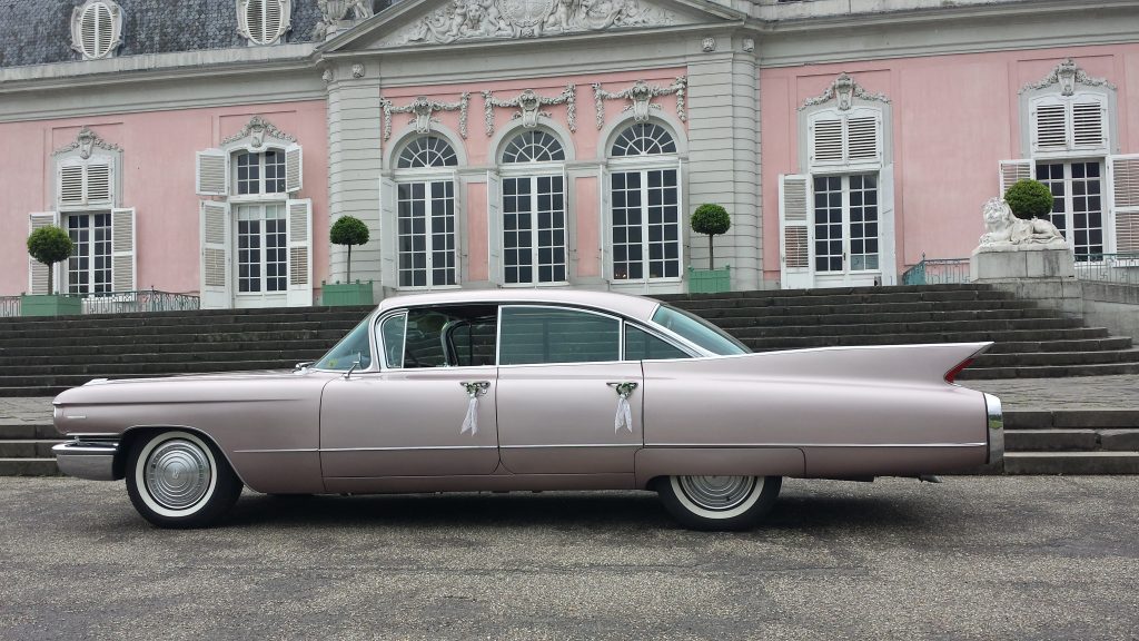 Limousine mieten in Düsseldorf. Heiraten in Düsseldorf. Heiraten im Schloss. Cadillac Oldtimer.