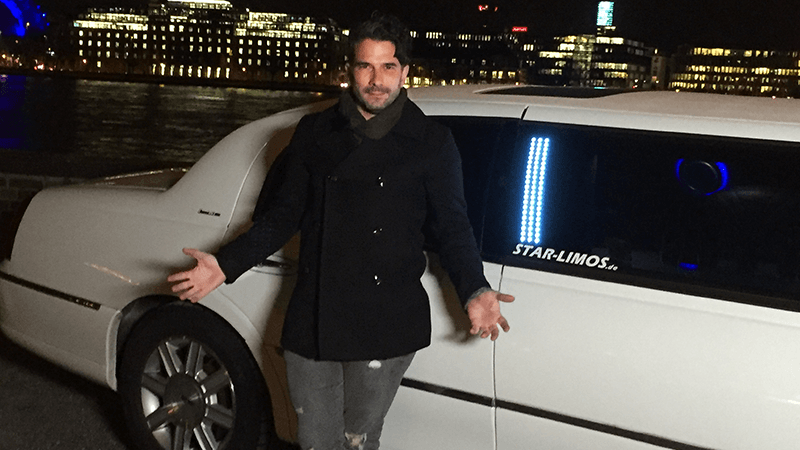Sänger und Künstler Marc Terenzi in Köln mit einer weißen Limousine von Starlimos