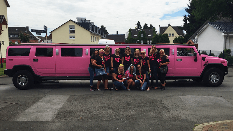 pink-hummer-limousine-party-stretchlimousine-junggesellinnenabschied
