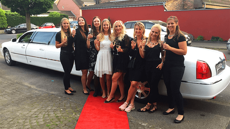 stretchlimousine-jga-party-roter-teppich-junggesellinnenabschied